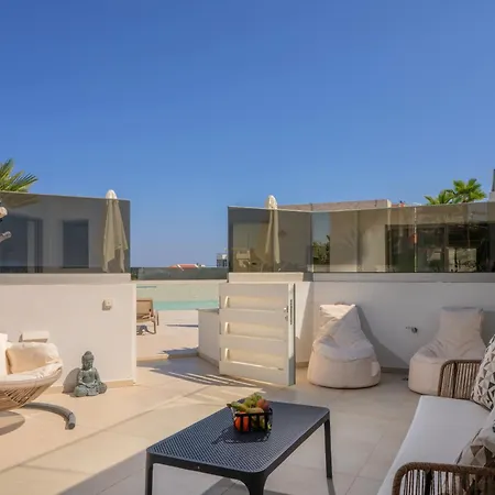 Lägenhet Amphimatrion Luxury Kalivai