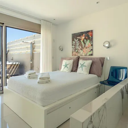 Amphimatrion Luxury Lägenhet *