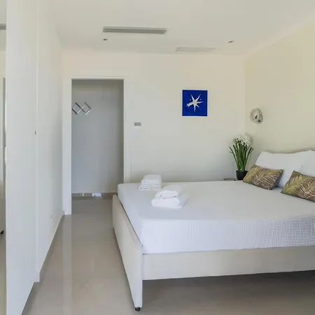 Amphimatrion Luxury *